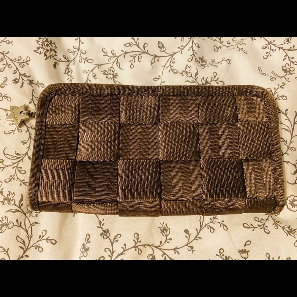 Harvey’s seatbelt brown wallet
